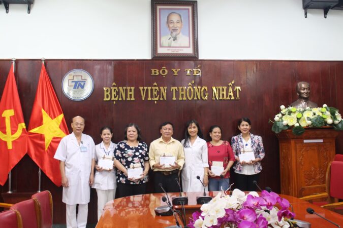 5c0Benh vien Thong Nhat to chuc hop mat 4