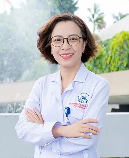 Hình ảnh bác sĩ nữ tại Bệnh viện Thống Nhất, khám và chăm sóc bệnh nhân chuyên nghiệp.