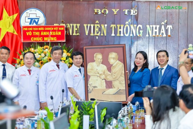 chuc mung benh vien thong nhat nhan ngay thay thuoc viet nam 8