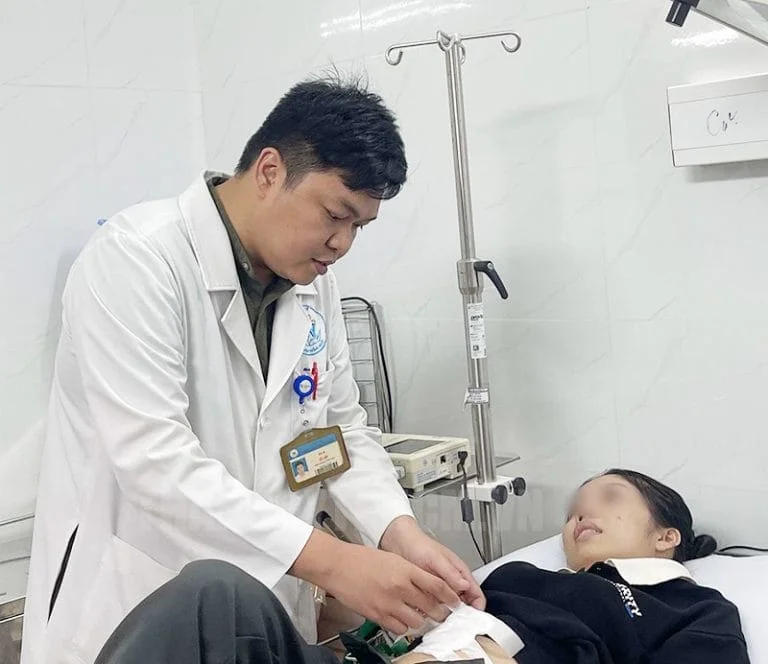 10-10-2024-dieu-tri-thanh-cong-cho-mot-truong-bi-di-dang-mach-mau-o-ruot-non-o-vi-tri-kho-phat-hien-E68D90BE-details