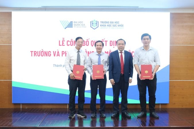 trao quyet dinh can bo truong dh khoa hoc suc khoa