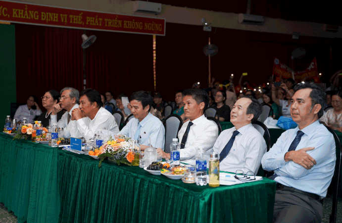 Ban giam khao hoi thi