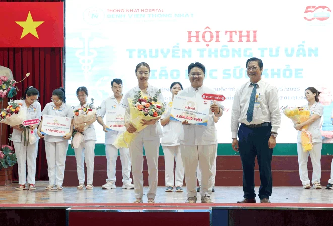 ThS Le Bao Huy trao giai nhi