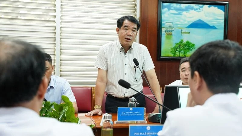 BS.CK2 . Vo Thanh Nam Binh phat bieu tai buoi lam viec