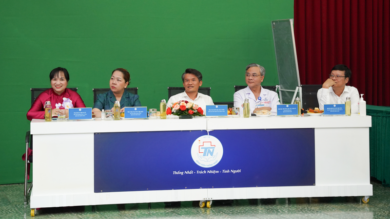 Ban giam khao hoi thi Kiem soat nhiem khuan Ve sinh tay
