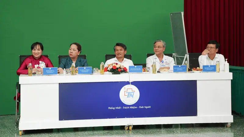 Ban giam khao hoi thi Kiem soat nhiem khuan Ve sinh tay