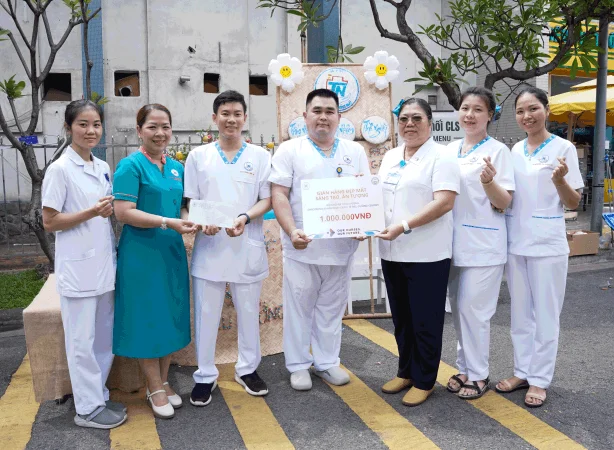 Ban to chuc trao giai gian hang dep cho lien quan cac khoa Giai phau benh Tham do chuc nang noi soi Vi sinh Hoa sinh Huyet hoc Phuc hoi chuc nang Chan doan hinh anh