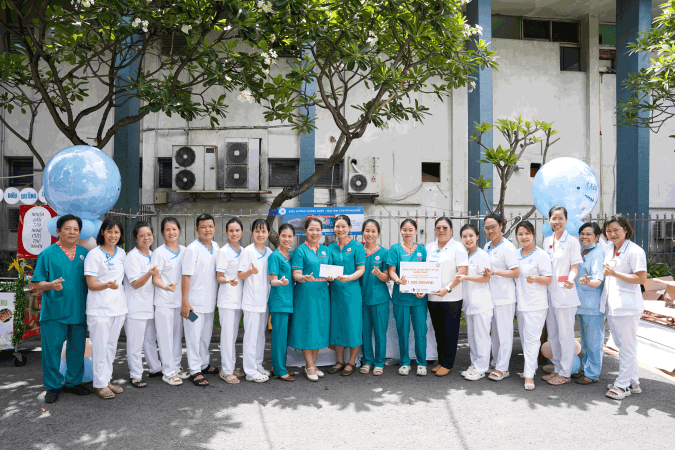 Ban to chuc trao giai gian hang duoc binh chon nhieu nhat cho lien quan cac khoa Ngoai Tim mach long nguc Noi Co xuong khop Noi tiet va lien quan cac khoa Khoa Ung buou Noi nhiem