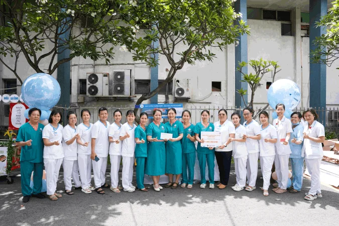 Ban to chuc trao giai gian hang duoc binh chon nhieu nhat cho lien quan cac khoa Ngoai Tim mach long nguc Noi Co xuong khop Noi tiet va lien quan cac khoa Khoa Ung buou Noi nhiem