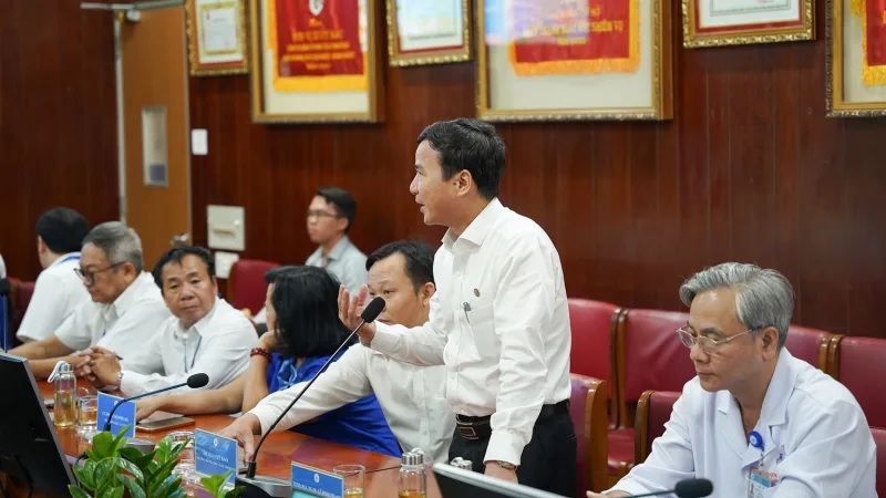 PGS.TS . Le Dinh Thanh phat bieu tai buoi ky ket 1