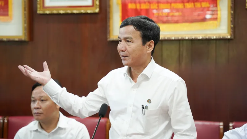 PGS.TS . Le Dinh Thanh phat bieu tai buoi ky ket 2 1