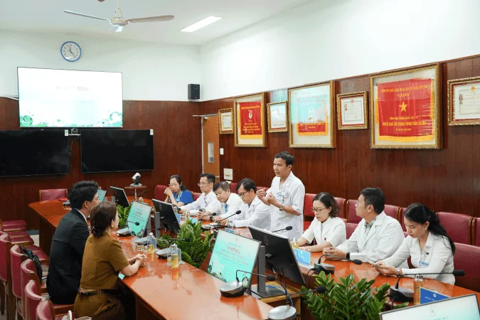 PGS.TS . Le Dinh Thanh phat bieu tai buoi ky ket