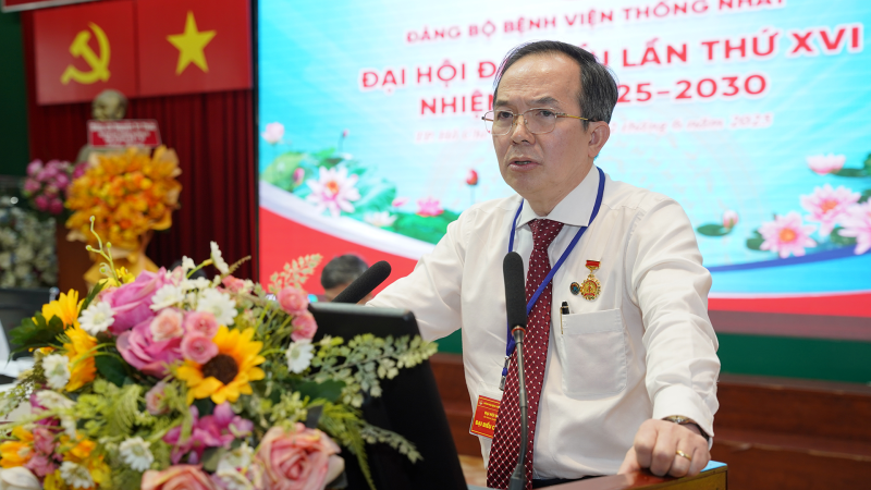 Dong chi Do Kim Que phat bieu tham luan tai Dai hoi