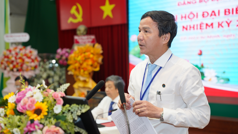 Dong chi Le Dinh Thanh phat bieu khai mac Dai hoi