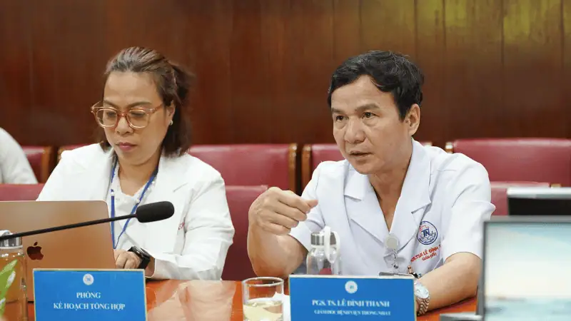 PGS.TS Le Dinh Thanh phat bieu tai buoi lam viec