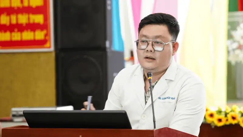 BS. Luong Duc Khai Trung tam Tiem chung Benh vien Thong Nhat trinh bao bao cao tai buoi sinh hoat