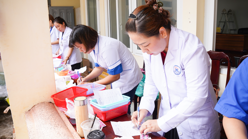 Benh vien Thong Nhat kham benh phat thuoc mien phi cho 800 nguoi dan