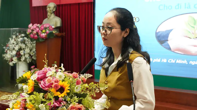 Chi Dang Thi Thu Binh phat bieu tai chuong trinh