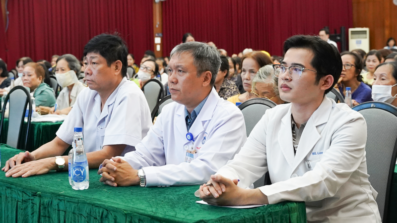 Dai bieu tham du buoi sinh hoat