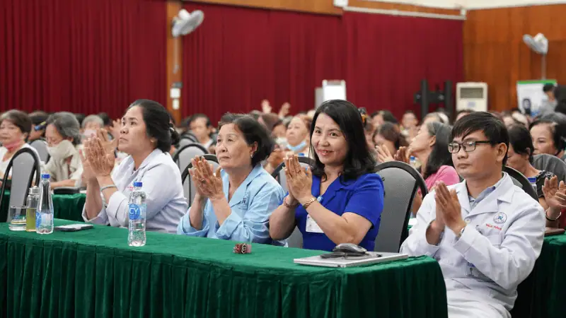 Dai bieu tham du chuong trinh