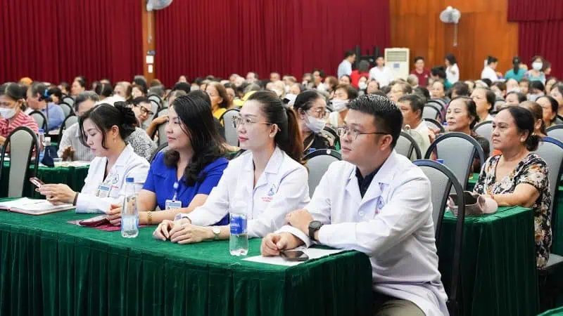 Lanh dao cac khoa phong tham gia buoi sinh hoat