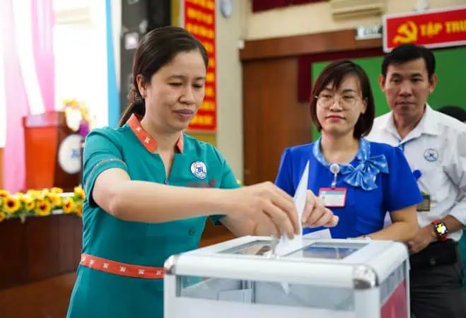 Nguời dân quyên góp, ấn tượng về hoạt động từ thiện tại bệnh viện.