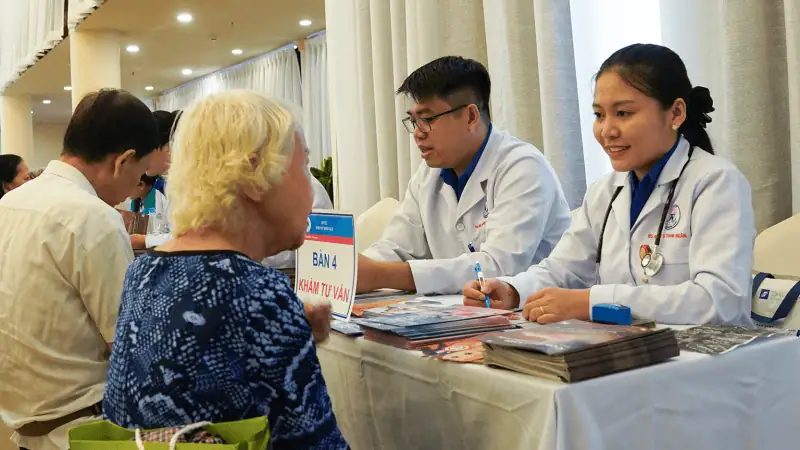 Benh vien Thong Nhat chung tay cham soc suc khoe nguoi cao tuoi Khoe de song vui 3