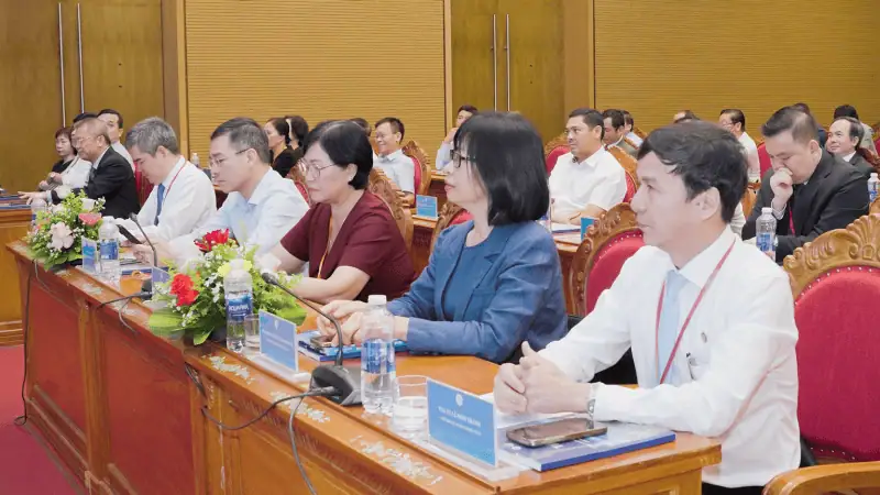 Dai bieu tham du hoi nghi 2 1