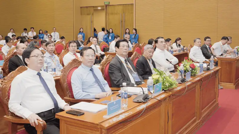 Dai bieu tham du hoi nghi 2