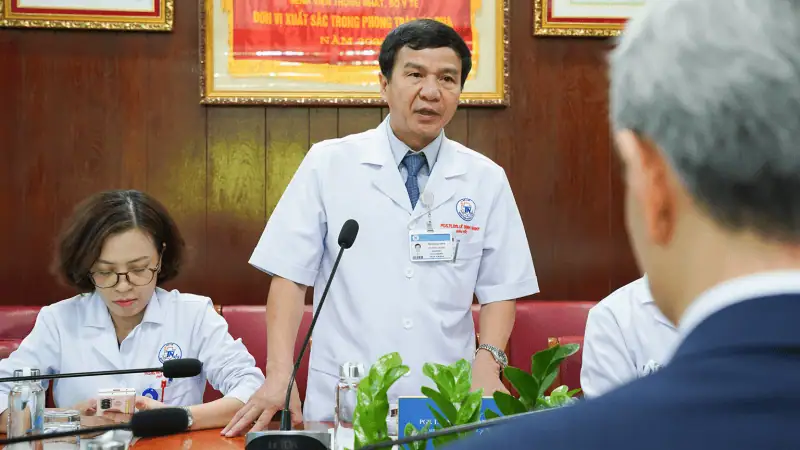 PGS.TS . Le Dinh Thanh Giam doc Benh vien phat bieu tai buoi ky ket