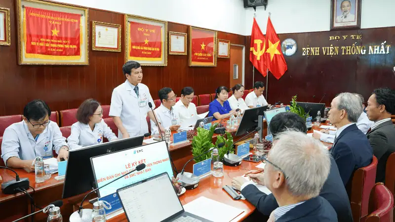 PGS.TS . Le Dinh Thanh Giam doc Benh vien phat bieu tai buoi ky ket. 2