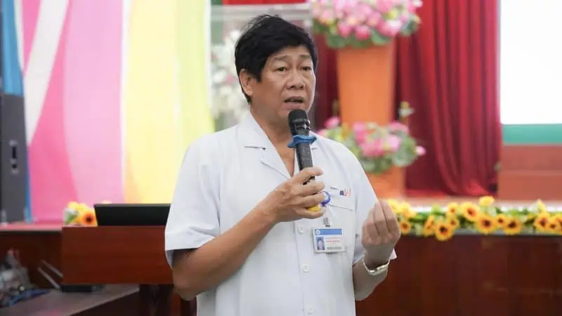 BS.CK2 . Nguyen Van Be Hai giai dap thac mac cho thanh vien tham gia sinh hoat