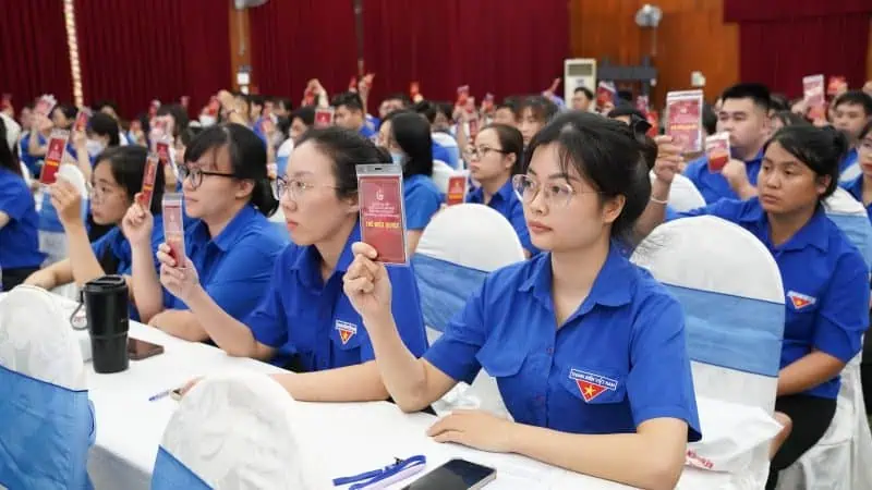 Dai bieu du dai hoi bieu quyet thong qua cac chi tieu dai hoi