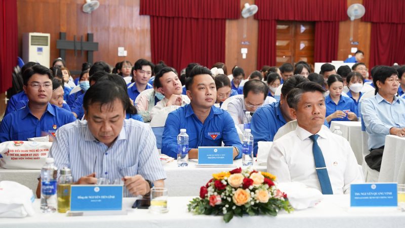 Dai bieu khach moi 2 tham du dai hoi