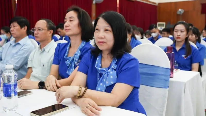 Dai bieu khach moi tham du dai hoi 3