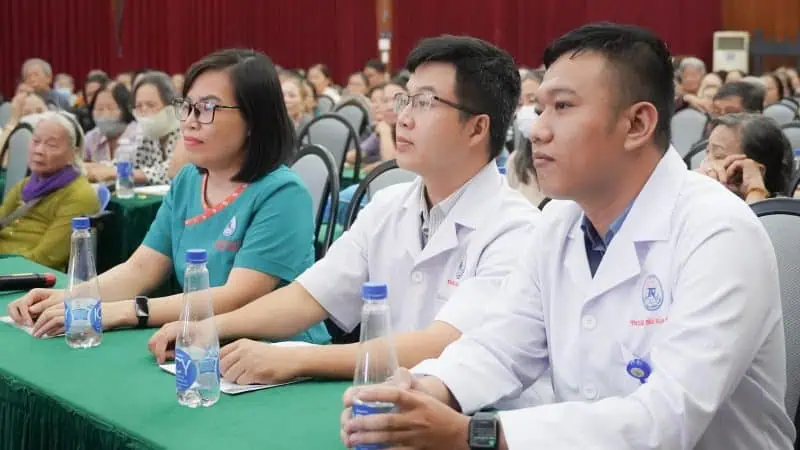 Dai bieu tham du chuong trinh