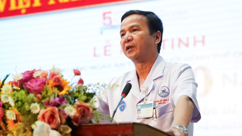 PGS.TS . Le Dinh Thanh phat bieu khai mac chuong trinh