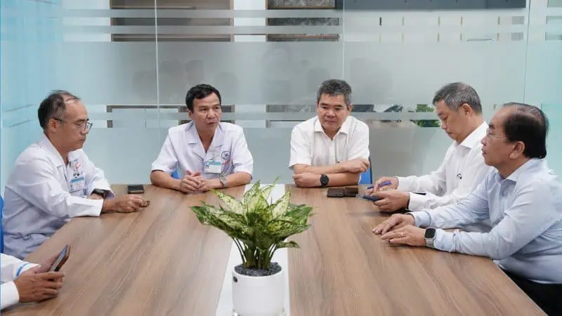 PGSTS Le Dinh Thanh nghiem thu trung tam Rang Ham MAt ky thuat cao 4