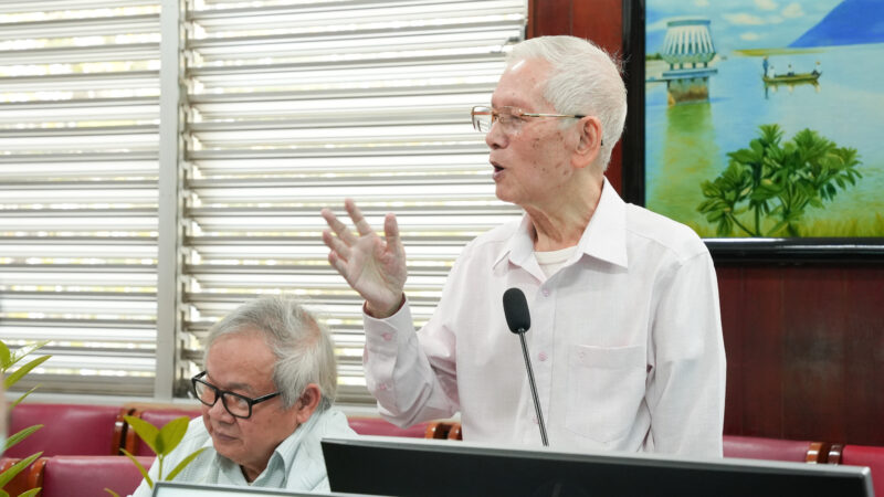 BS. Le Van Dinh Nguyen Pho Giam doc Benh vien phat bieu dong gop ban thao