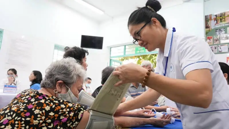 Benh nhan duoc do huyet ap