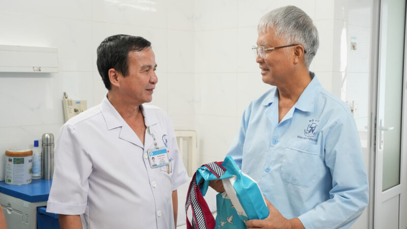 Benh vien Thong Nhat trao qua nhan ky niem 20 thang 11 5