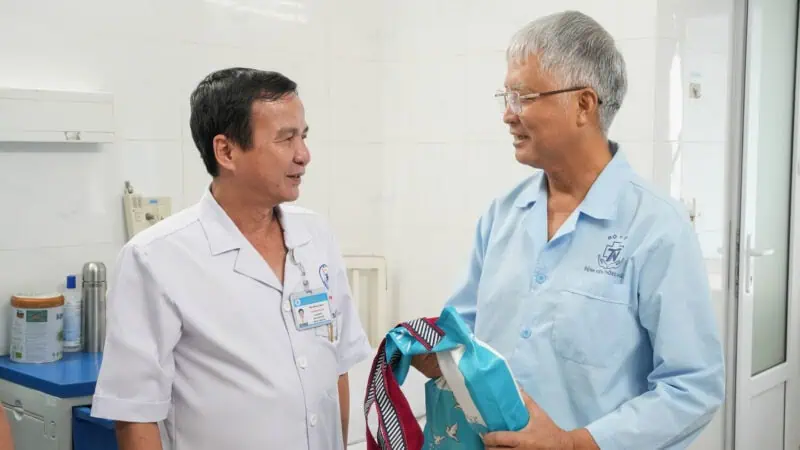 Benh vien Thong Nhat trao qua nhan ky niem 20 thang 11 5