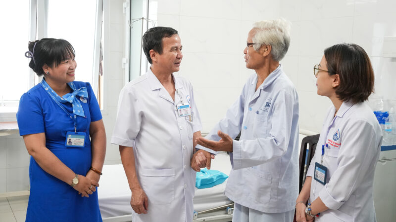 Benh vien Thong Nhat trao qua nhan ky niem 20 thang 11 7