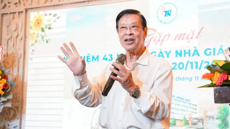 GS.TS . Dang Van Phuoc phat bieu tai buoi gap mat