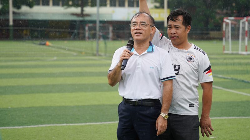 Giai bong da chao mung 50 nam ngay truyen thong Benh vien Thong Nhat 2