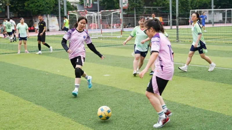 Giai bong da chao mung 50 nam ngay truyen thong Benh vien Thong Nhat 5