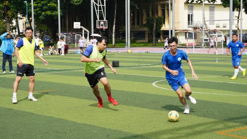 Giai bong da chao mung 50 nam ngay truyen thong Benh vien Thong Nhat 6