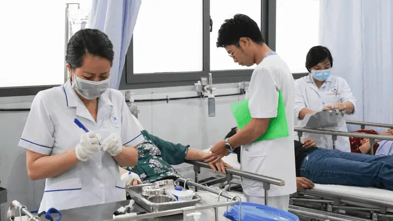 Bệnh viện Thống Nhất tiếp nhận trẻ vị thành niên mắc chứng ngộ độc rượu nguy kịch.