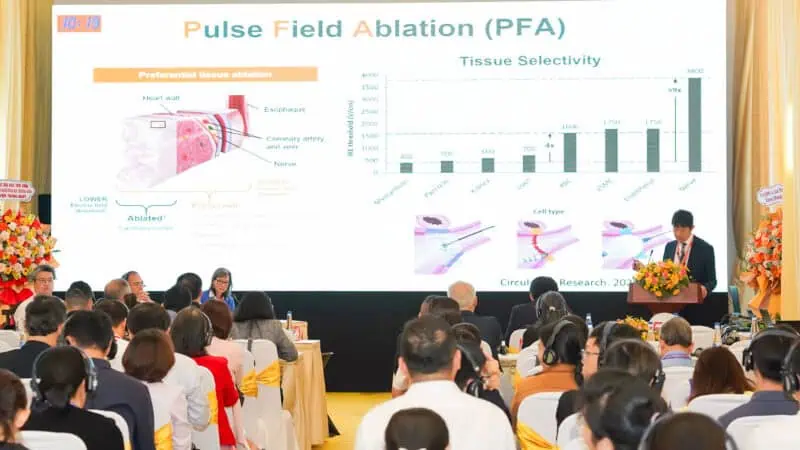 Mot phien bao cao tai hoi nghiii