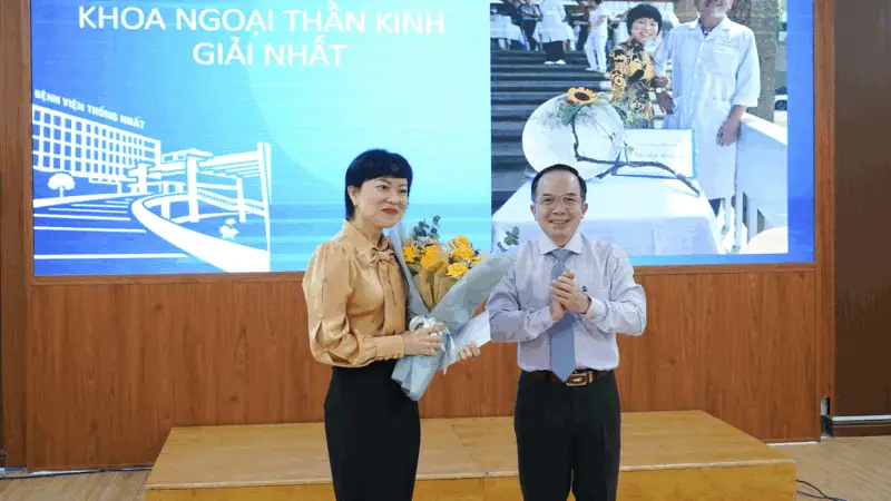 Hình ảnh trong hội thi cắm hoa chúc mừng ngày truyền thống Bệnh viện Thống Nhất.